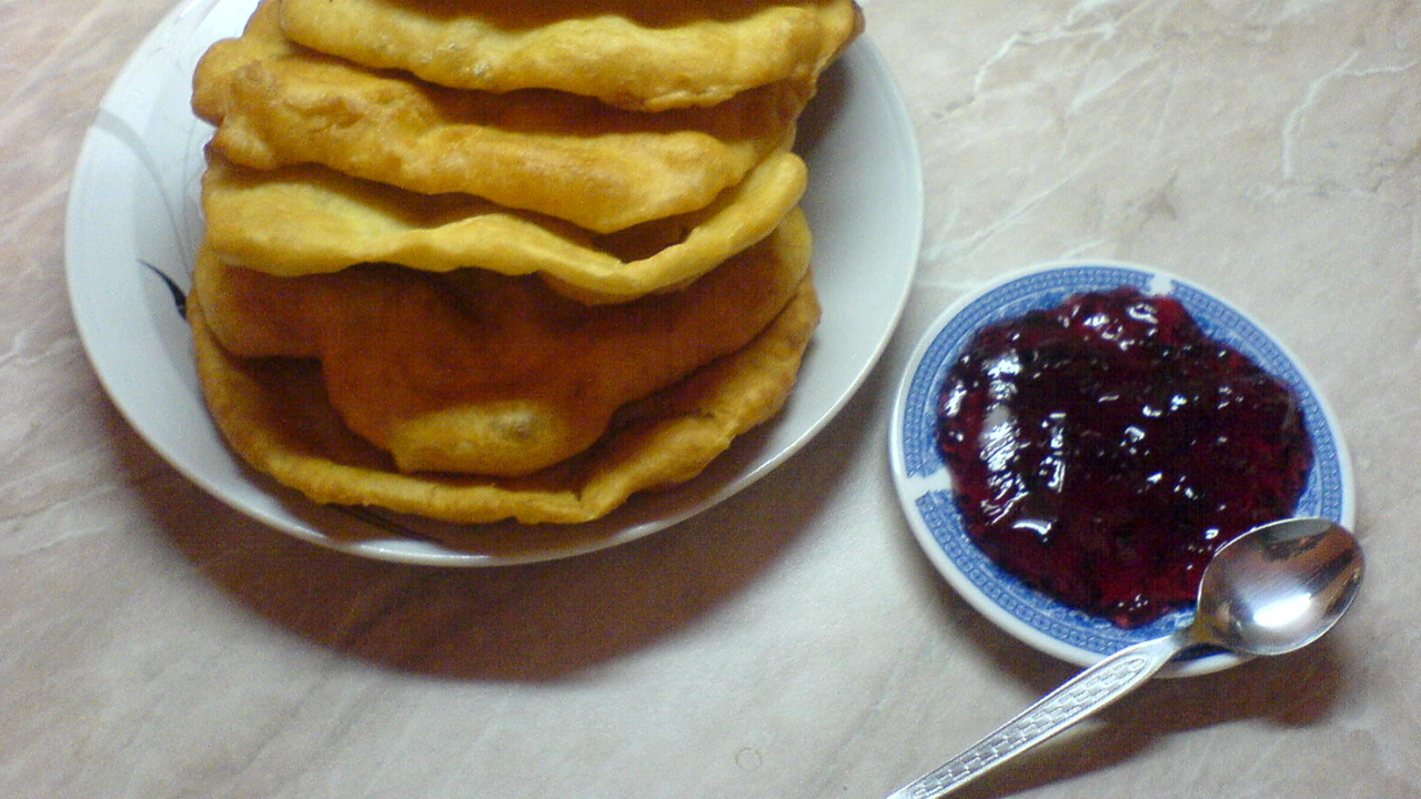 Мекицата, която се продава в пекарна до Самоковската порта на