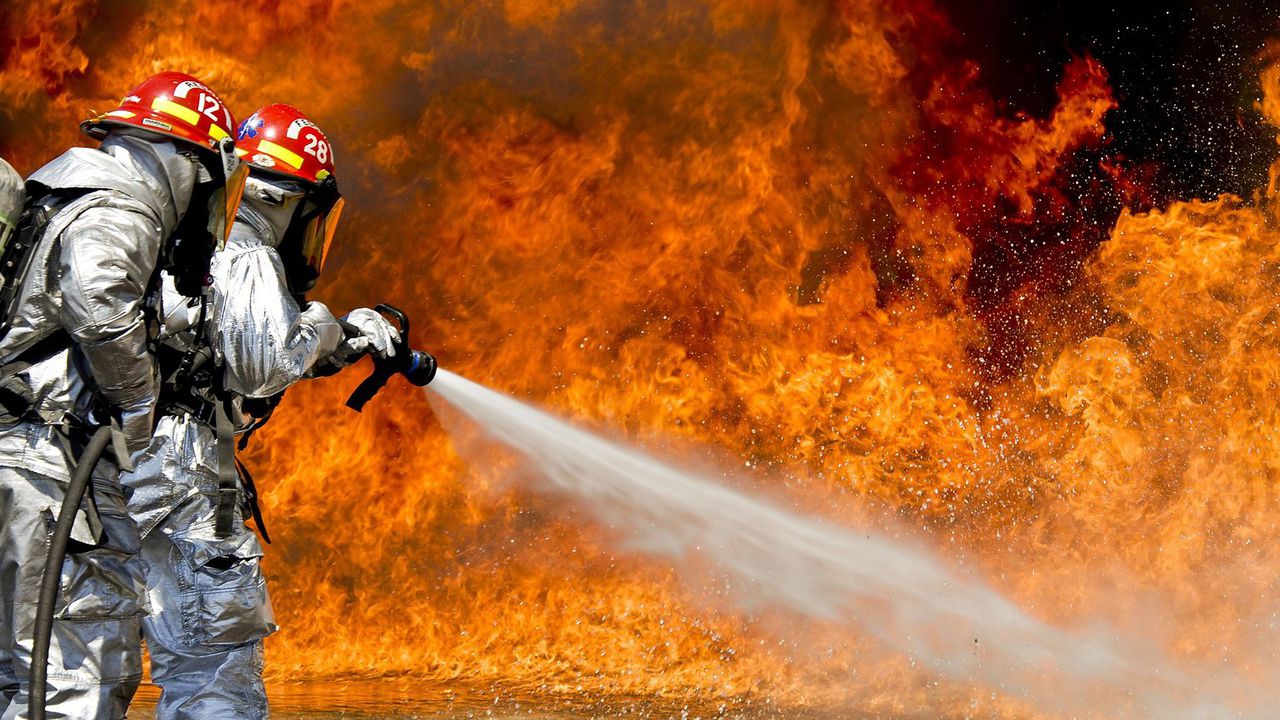 Броят на жертвите от пожара в дом за възрастни хора в Босна достигна до 15