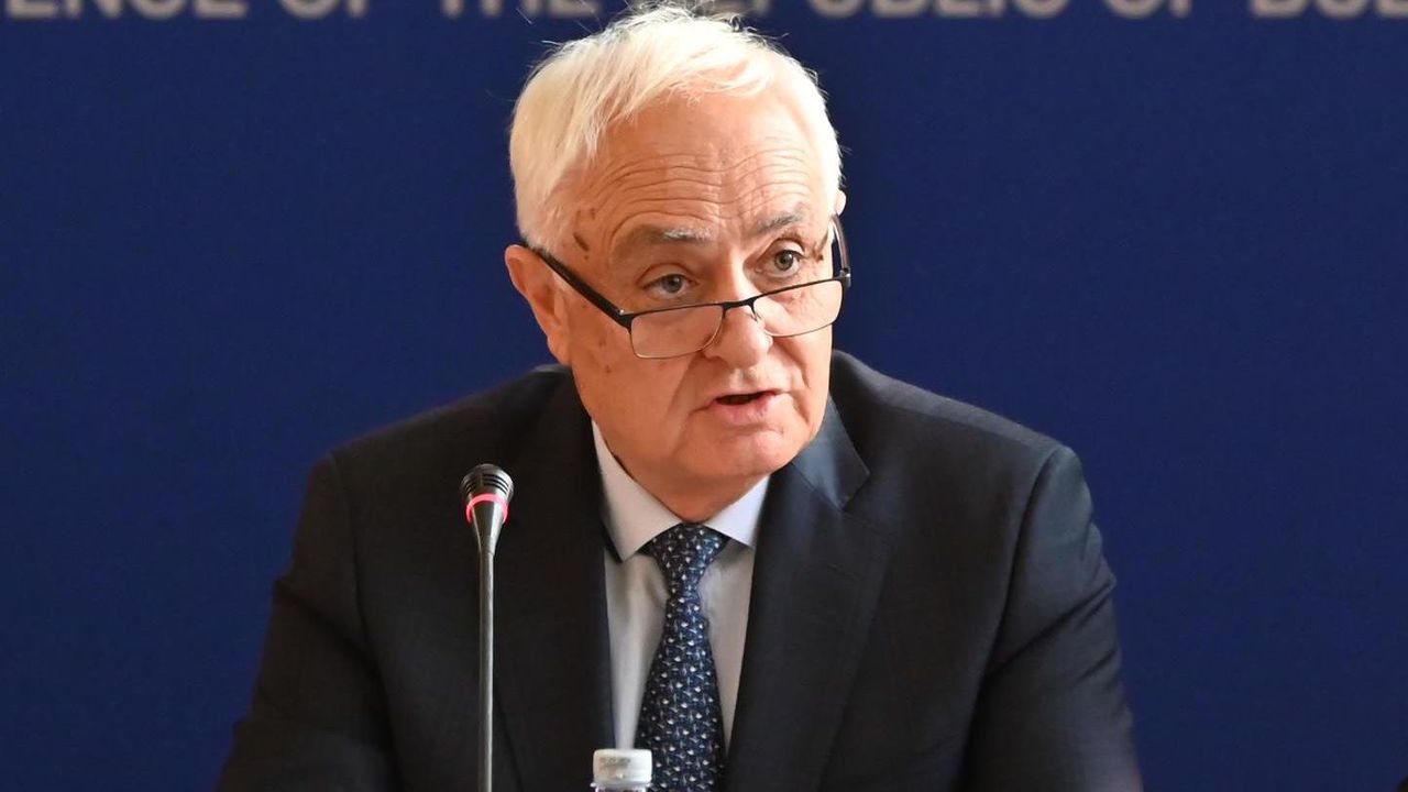 Министър Запрянов за скандала с F-16: Президентството се опитва да се държи като Министерство на отбраната в сянка