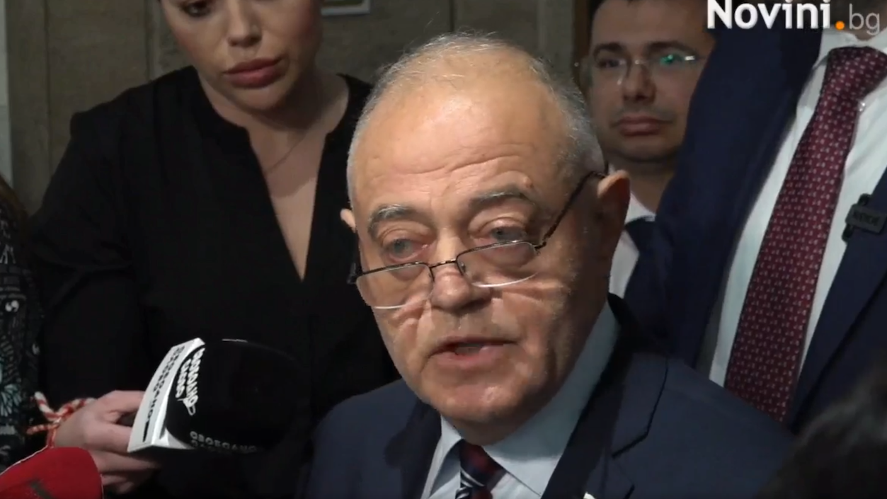 Ген. Атанасов: Мисля, че някъде в Москва натиснаха копчето на Румен Радев