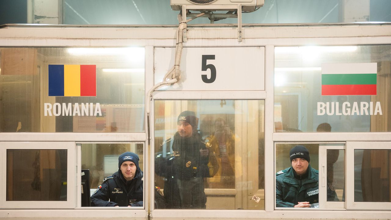 ЕК: България и Румъния дадоха добър пример с гладкото присъединяване към Шенген