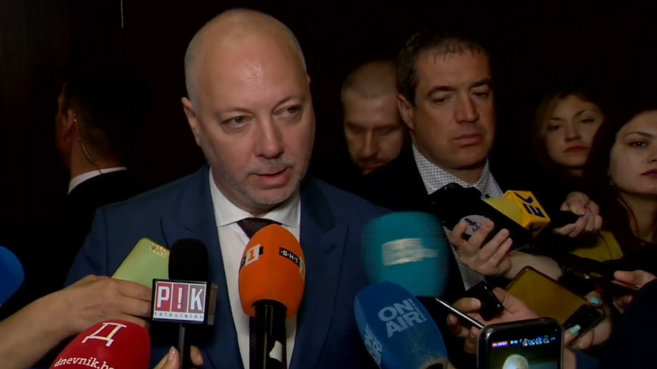 Желязков призова Радев да не внася предложението за референдум за еврото