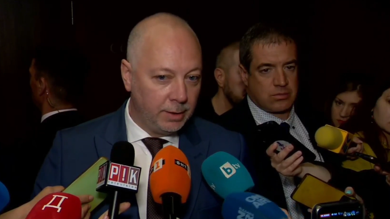 Желязков призова Радев да не внася предложението за референдум за еврото