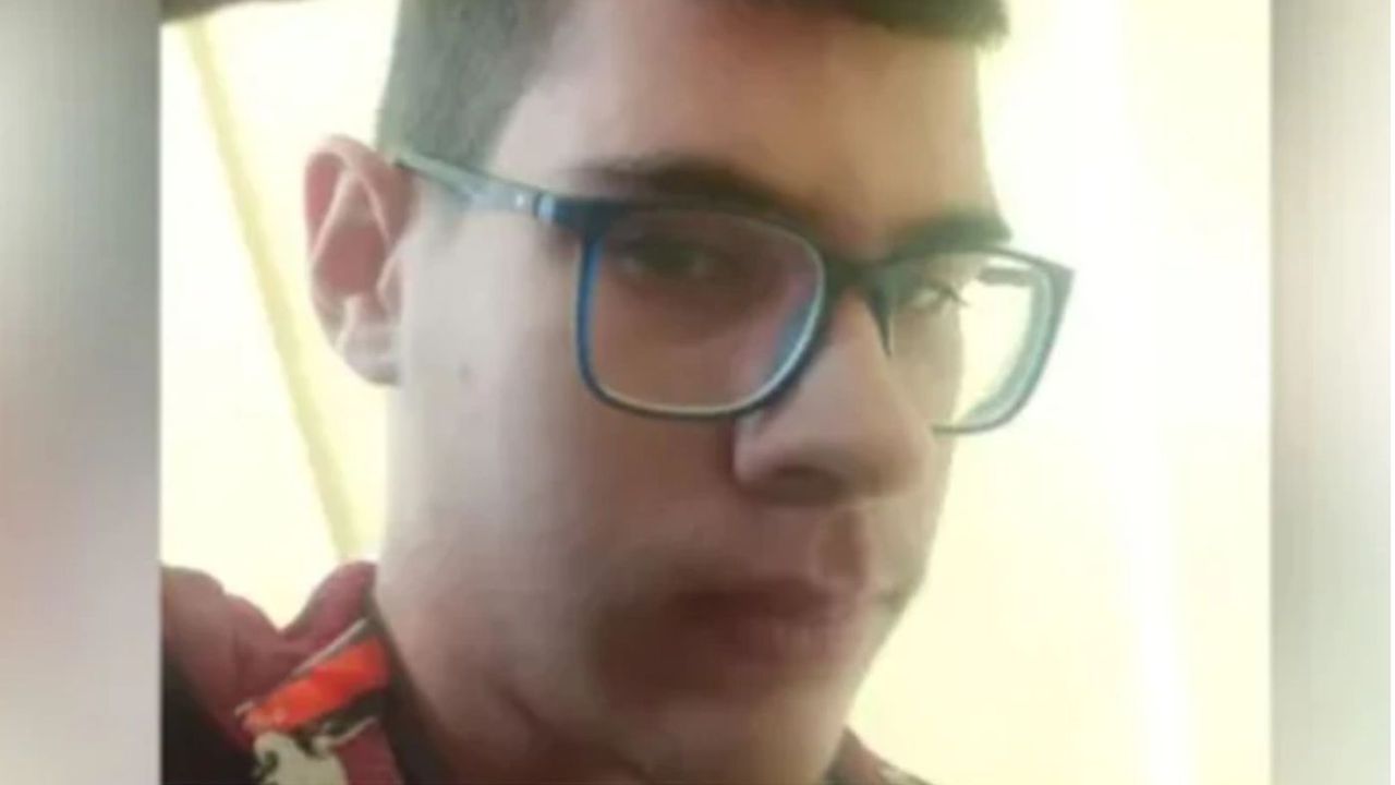 Близки на 15-годишно момче от София го издирват, след като