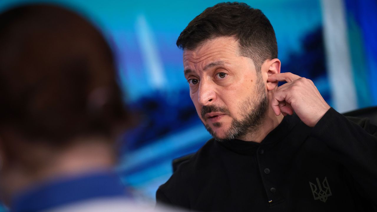 Зеленски: Мисля, че Русия се будалка с Тръмп