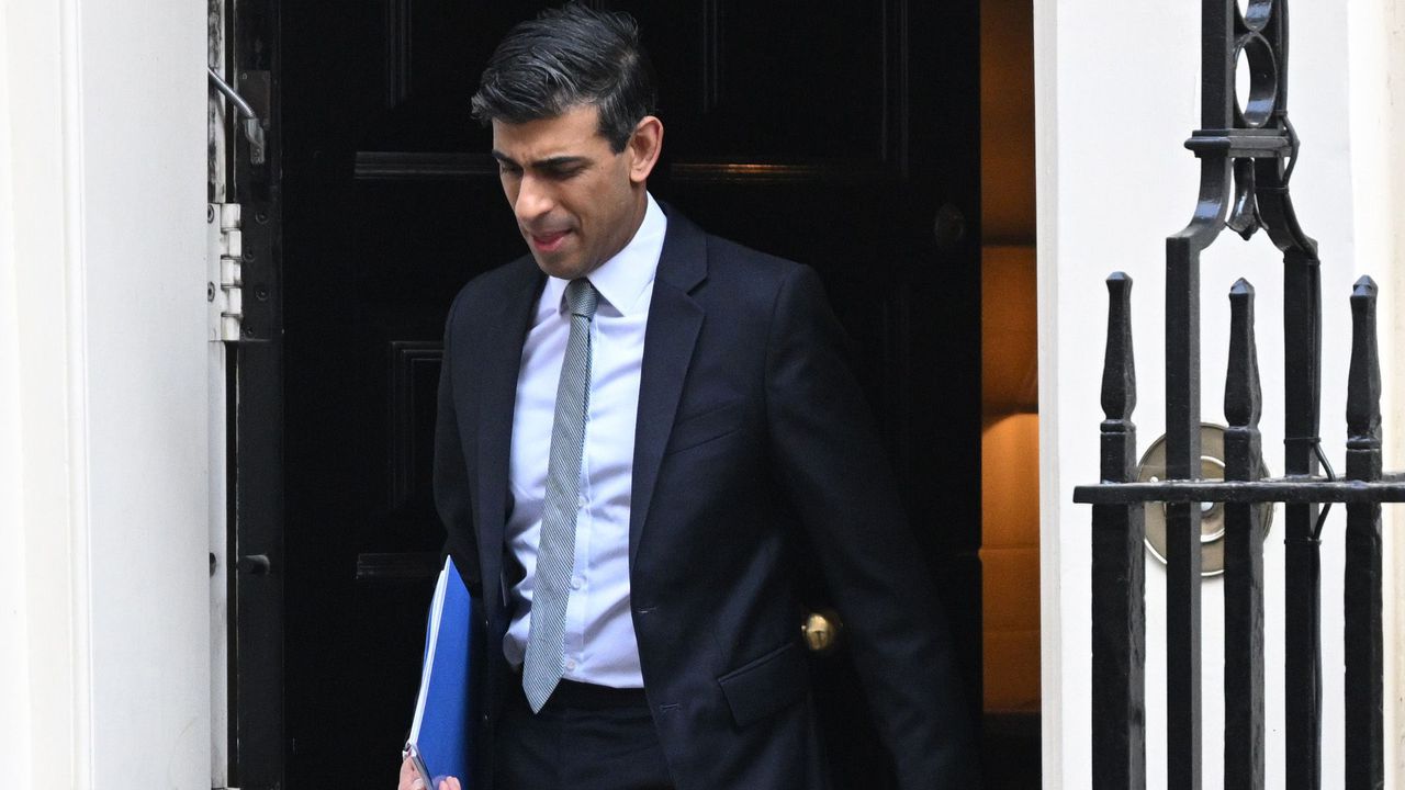 Риши Сунак: Дълбоко сме потресени от трагедията в Ахмедабад