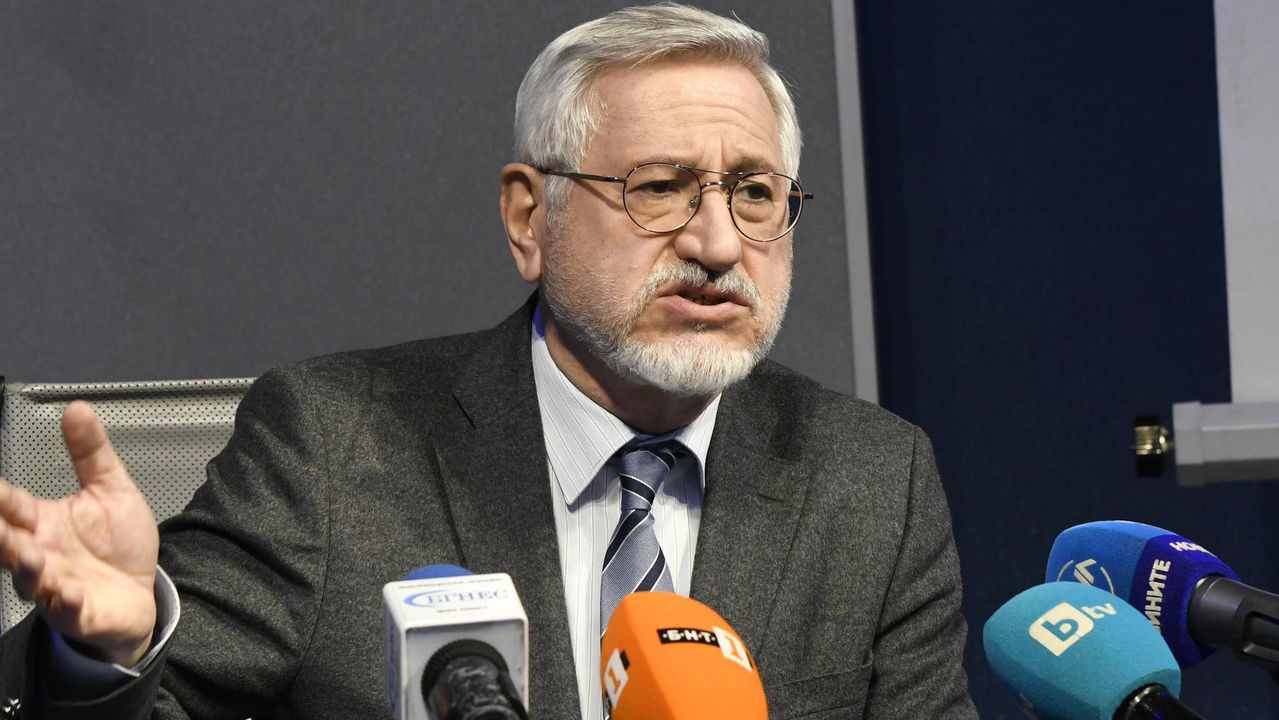 Проф. Ангел Димитров: В Скопие смятат, че връзката с Унгария може да им помогне за по-бързото придвижване към ЕС