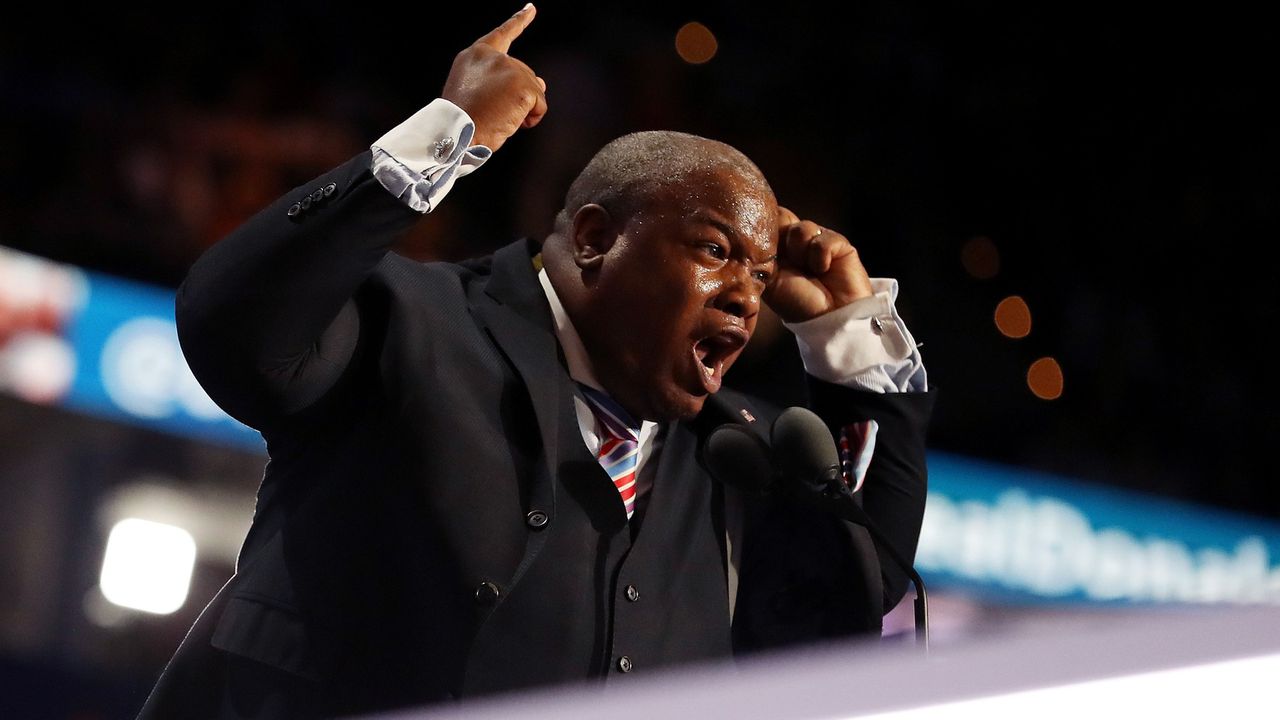 Духовният съветник на Тръмп: Срещата в Аляска ще помогне само ако принуди Путин да спре убийствата на украинци