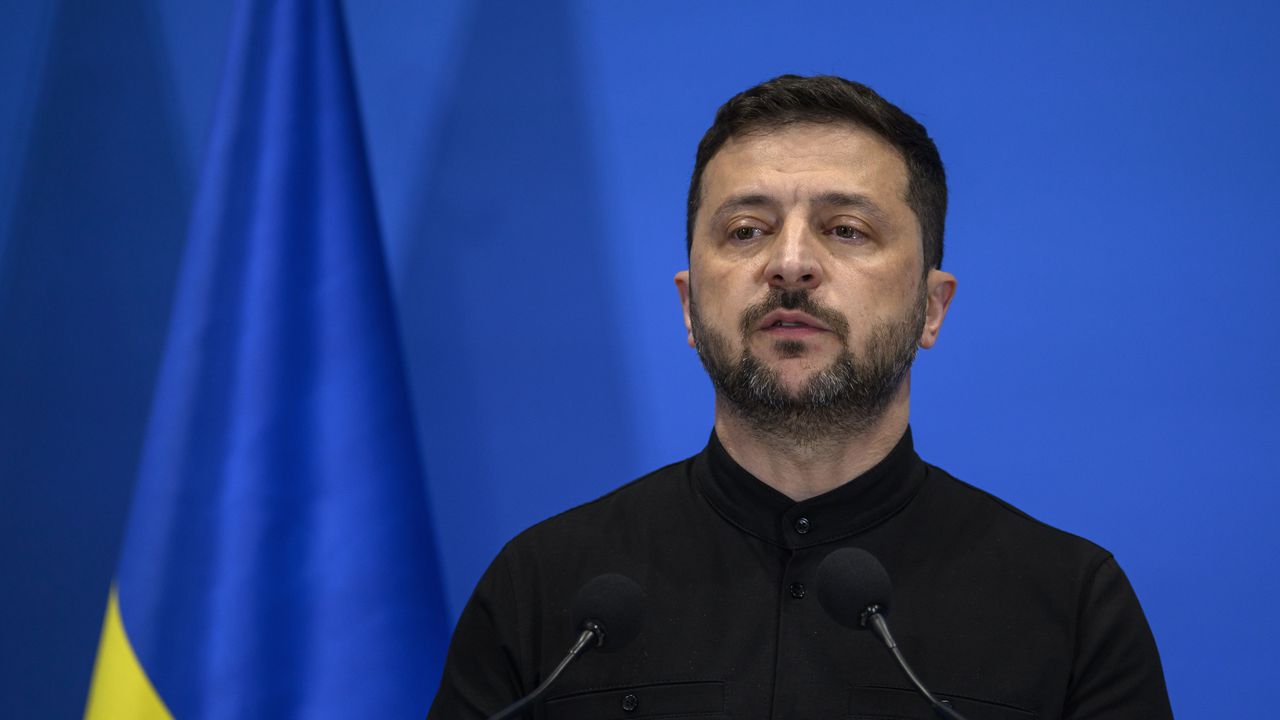 Зеленски изключи каквото и да било изтегляне на украинските войски от Донбас