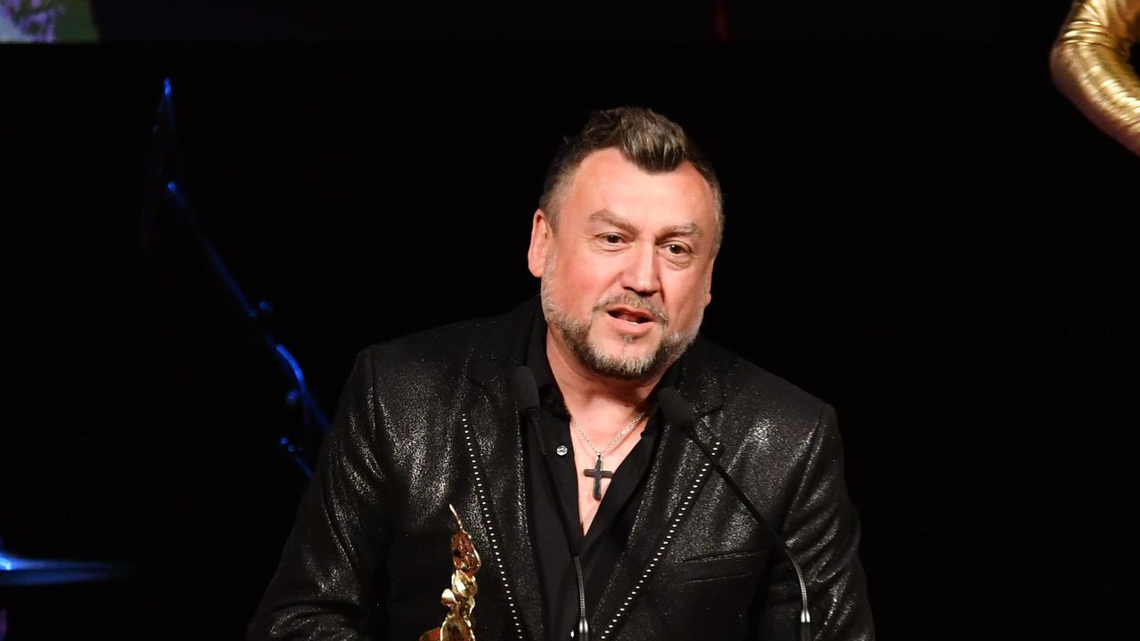 Любо Киров размаха среден пръст, хората го попиляха