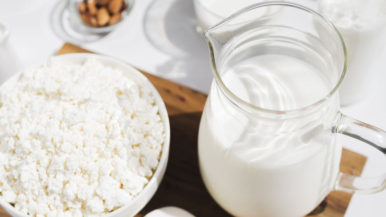 От КНСБ подозират картел при ценообразуването на млечните продукти.Дали е така