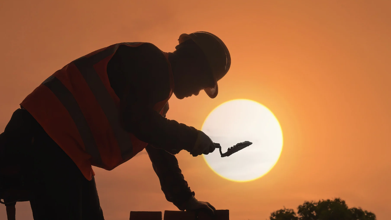 Коефициентът на заетост на хората на възраст между 20 и