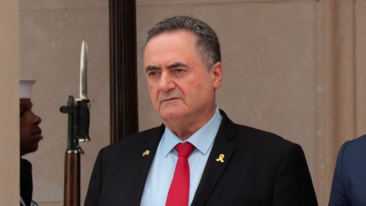 Хакери от Турция разпространиха телефонния номер на израелския министър на отбраната