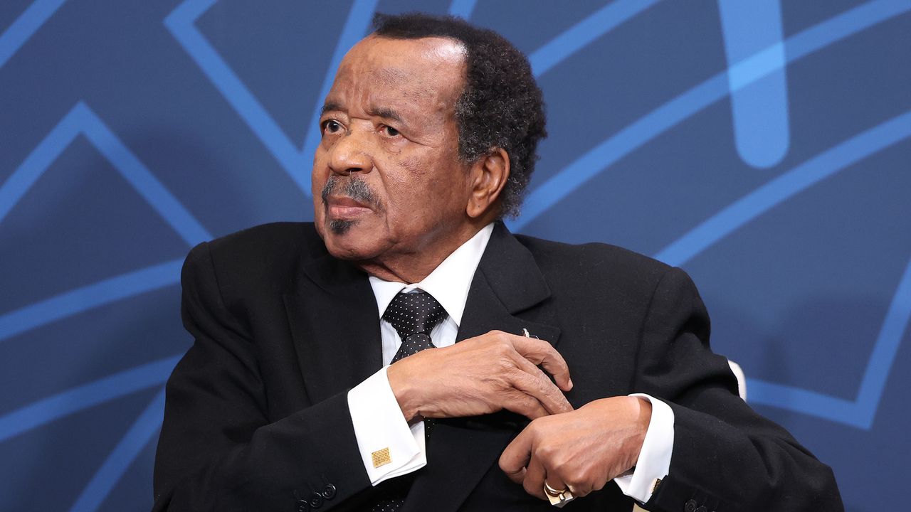 Избори в Камерун: Ще остане ли най-възрастният президент в света на власт още 7 години?