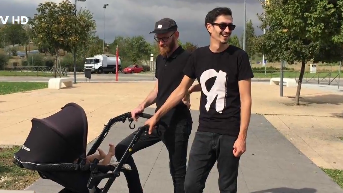 Да имаш дете, но по документи да не си родител: Историята на Иван и Мирослав