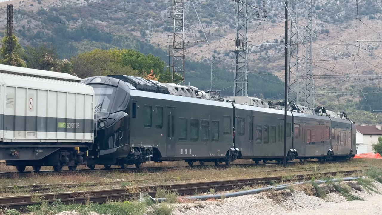 У нас пристигнаха новите френски влакове, които ще заменят остарелия подвижен състав на БДЖ