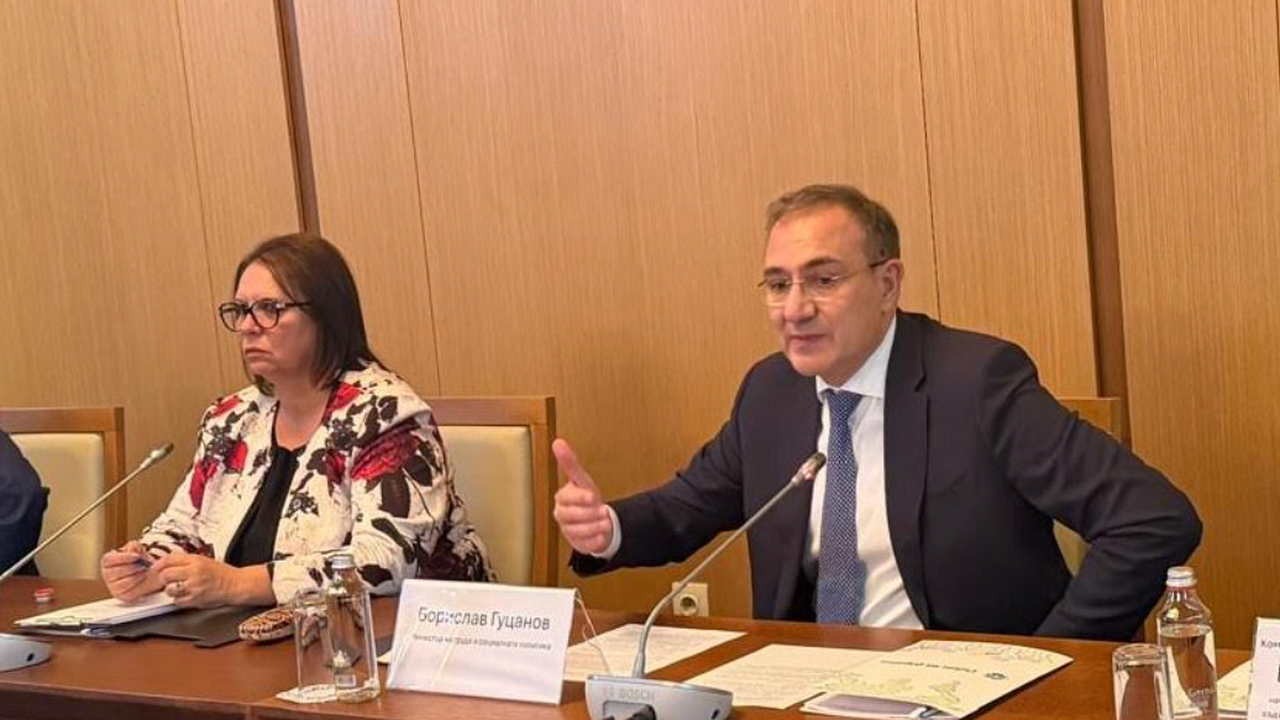 Министър Гуцанов: Трябва да вземем законодателни мерки за защита на децата в интернет