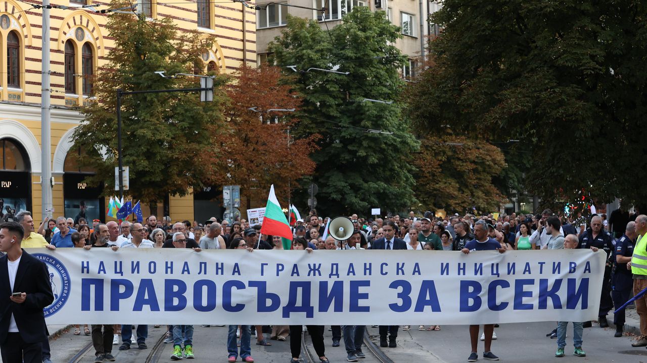Протестиращи искат оставката на главния прокурор