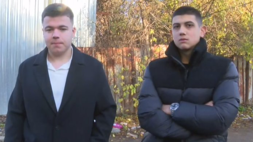 Ученици намериха и върнаха портмоне с 5000 лева