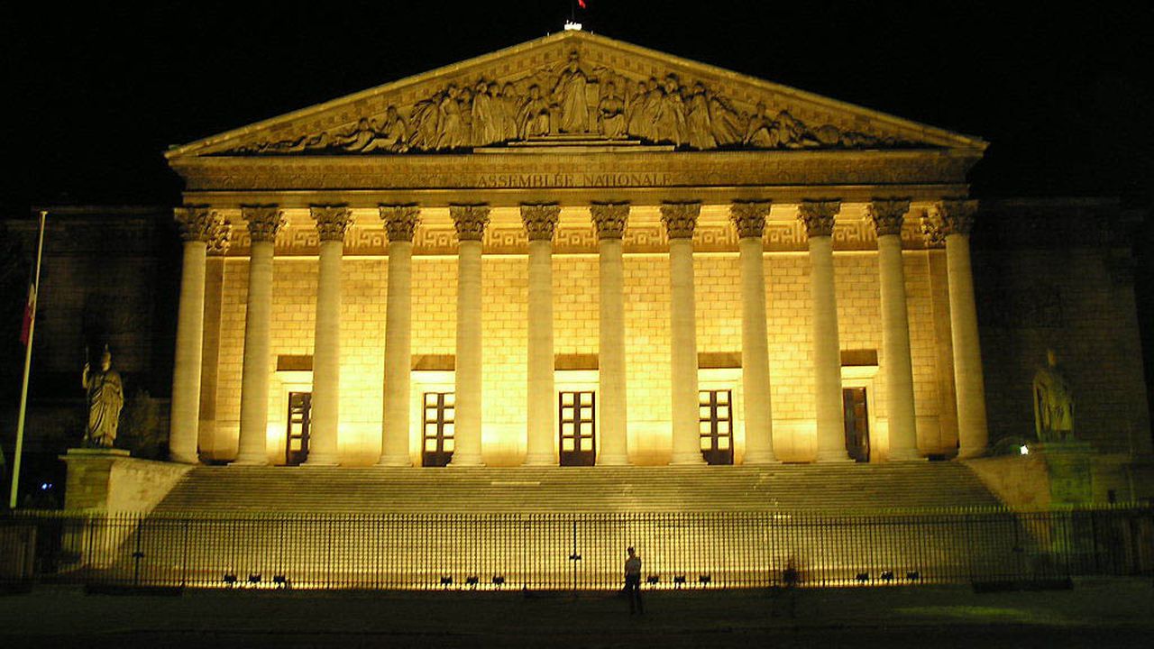 Националното събрание на Франция одобри със значително мнозинство спирането на пенсионната реформа