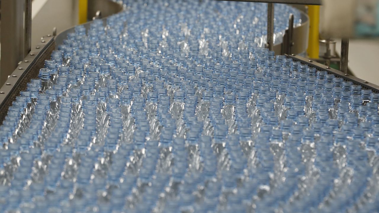 Компанията е с над 25-годишен опит в производството на напитки