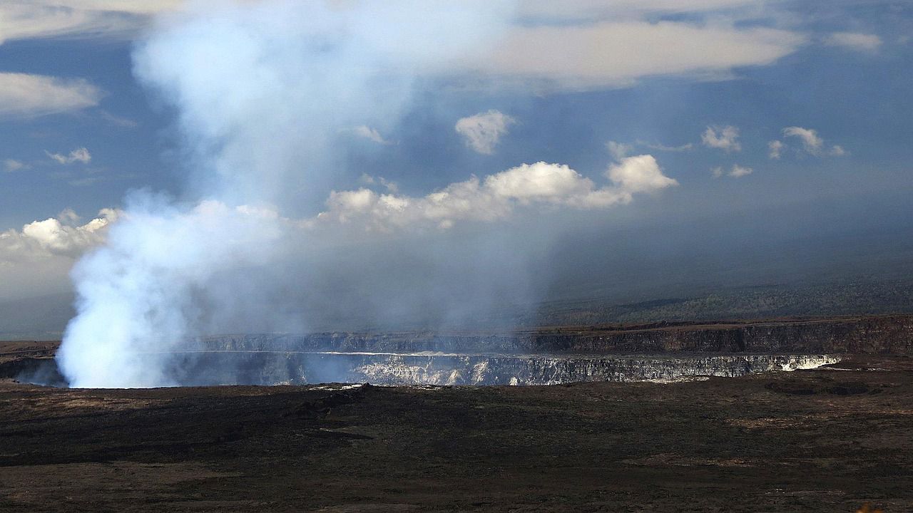 Вулканът Килауеа на Хаваите отново започна да изригва.Епизодичните му изригвания