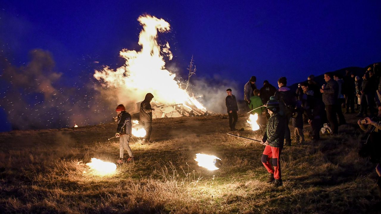 Храната е без месо, в съответствие с наближаващия пост.В Неделя