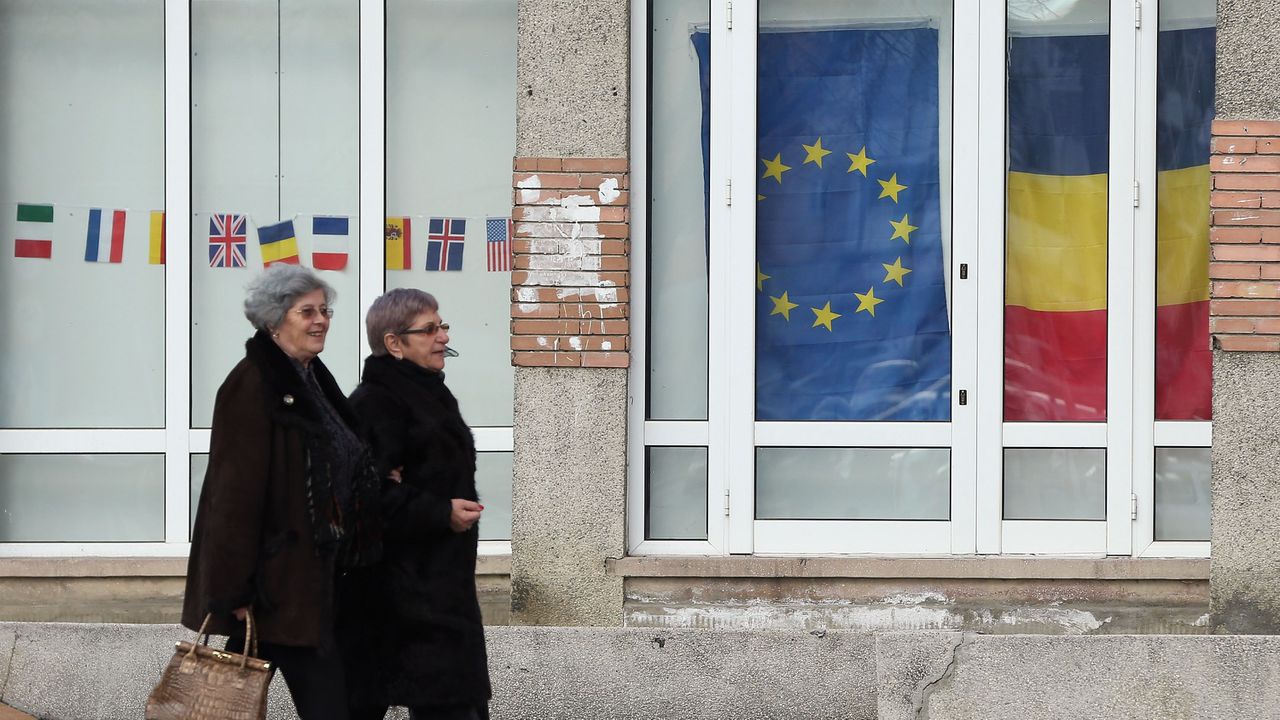 В градските райони средните месечни разходи на домакинство са били