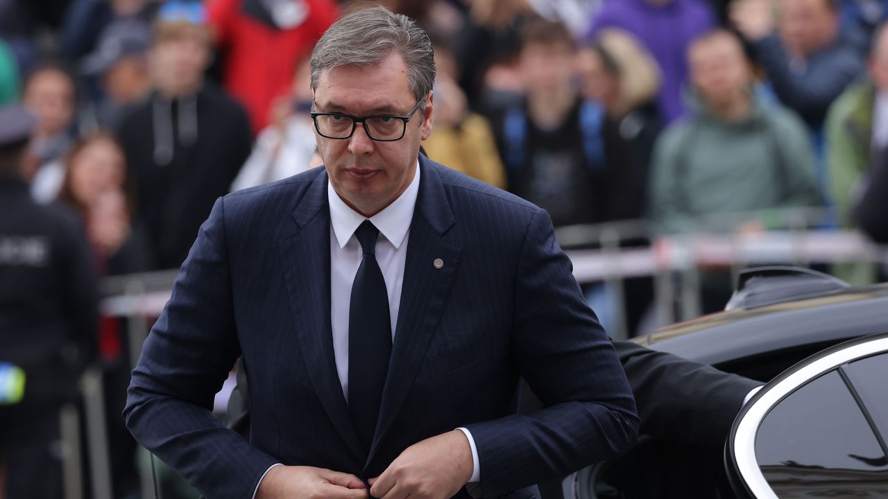 Първо, те идват без покана. Второ, сами са решили да