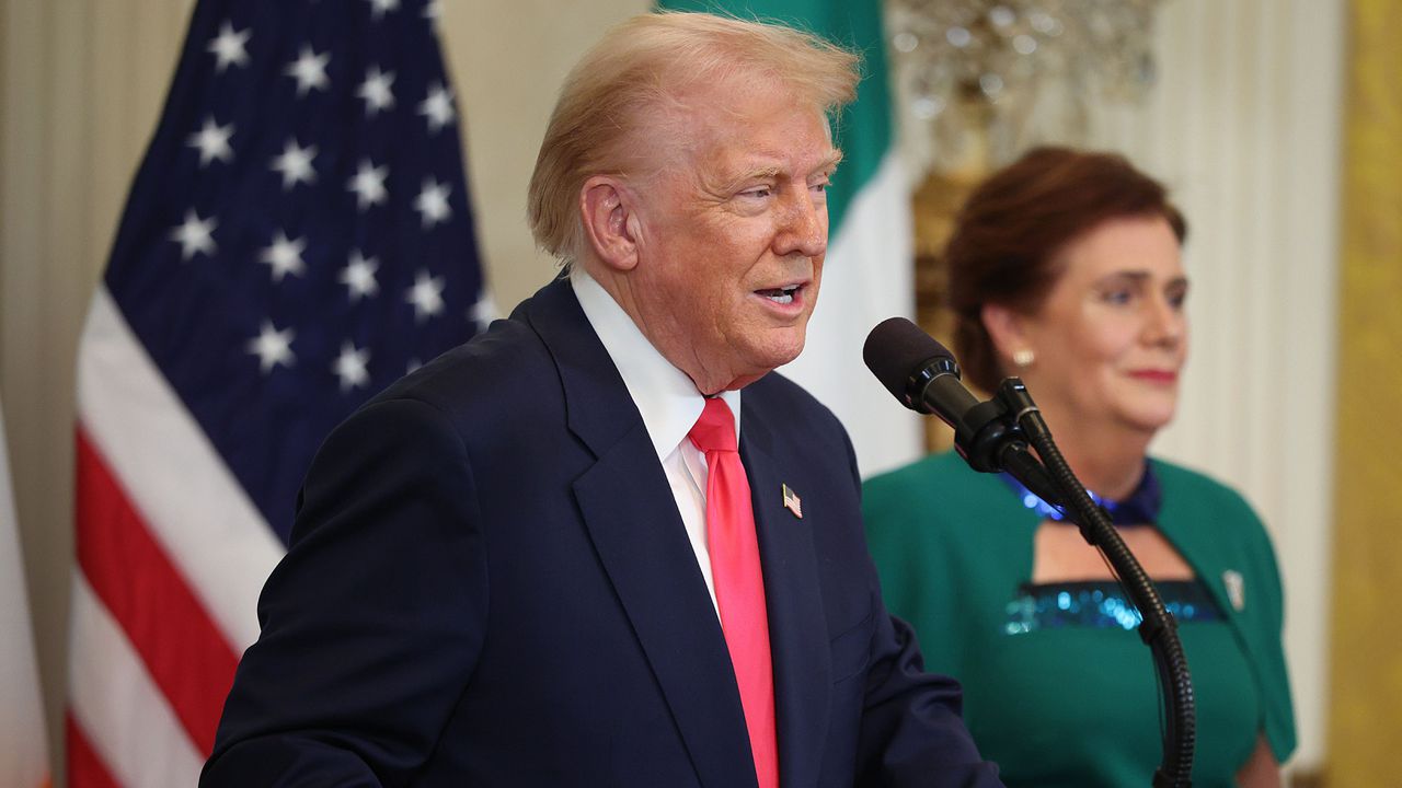 Тръмп: Ще накарам ЕС да съжалява заради лошото си отношение към САЩ, което имаше толкова дълго време