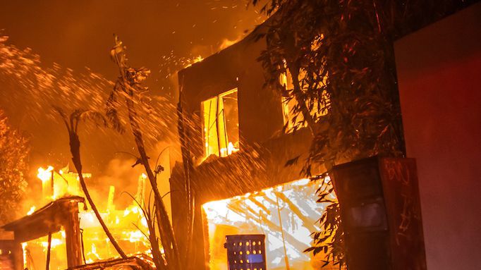 Най-малко шестима пациенти загинаха при пожар в болница в Индия