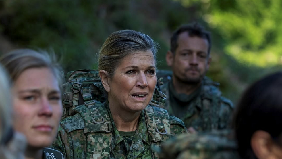 Кралицата на Нидерландия взе участие във военно учение