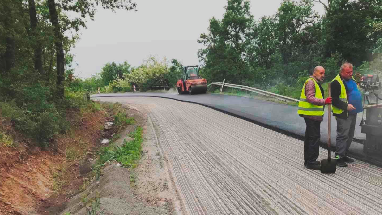 Продължава обезопасяването на участъка от път I-1 Видин - Ружинци, в района на село Скомля
