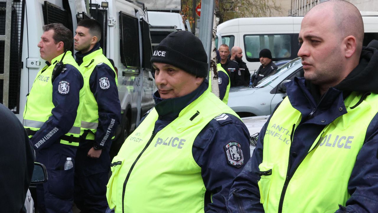 За да не ги обвинят в превишаване на правата им,