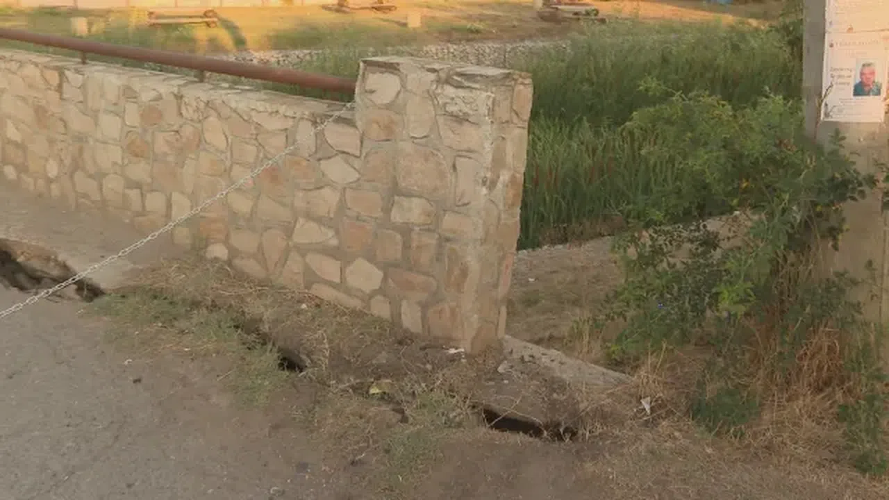 18 годишен шофьор се вряза след дрифт в мост в Костинброд