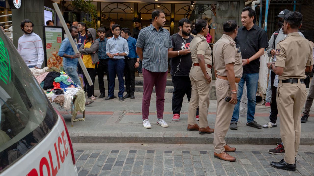 Най-малко осем загинали, след като камион се вряза в тълпа в Индия