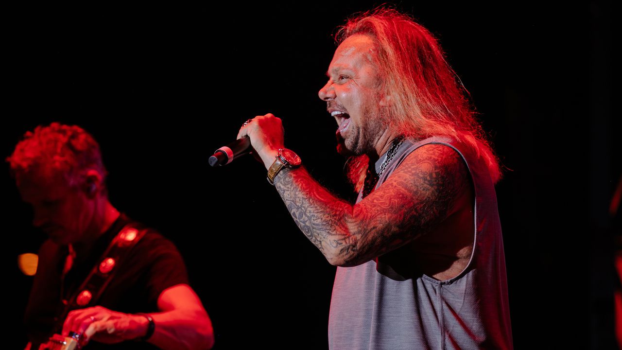 Фронтменът на Mötley Crüe, Винс Нийл, разкри, че е получил