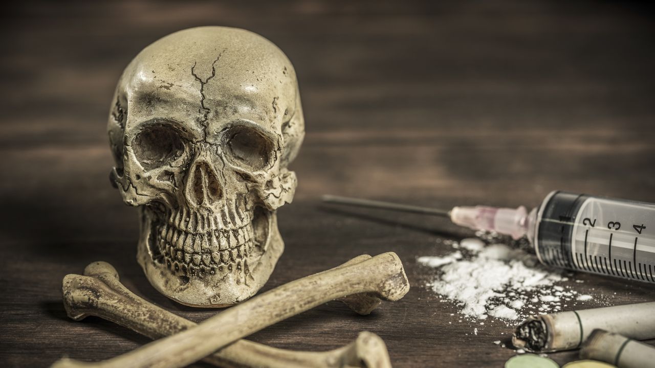 Скритата криза, която малцина очакваха: фентанилът и стимулантите убиват възрастните хора с мълниеносен темп