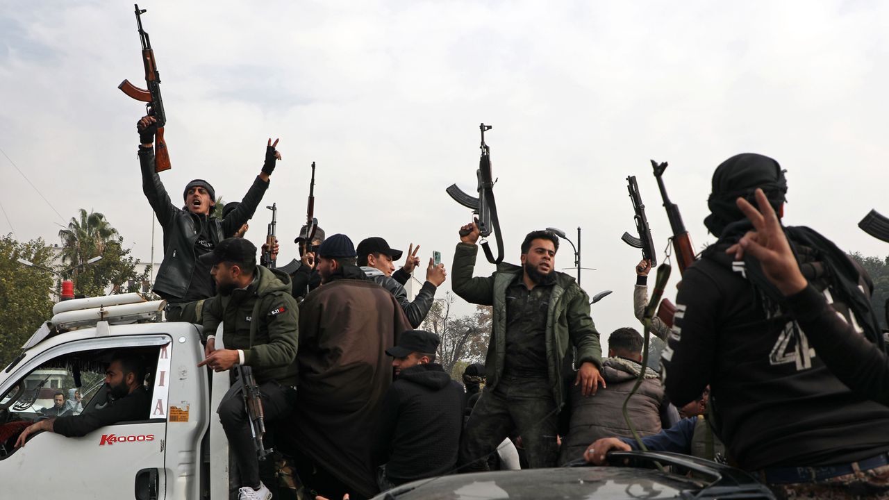 Освободени палестински затворници пристигнаха в Газа и на окупирания Западен бряг