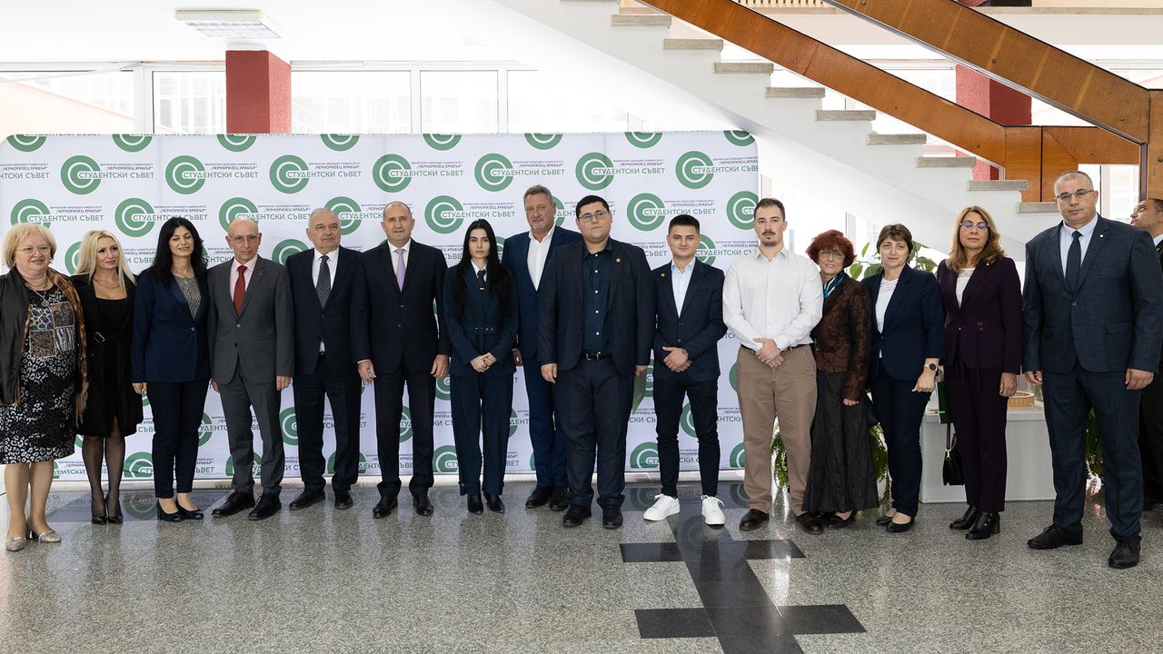 Президентът Радев: Образованието трябва да се развива на основата на българските традиции и ценности и да възпитава социална и обществена ангажираност