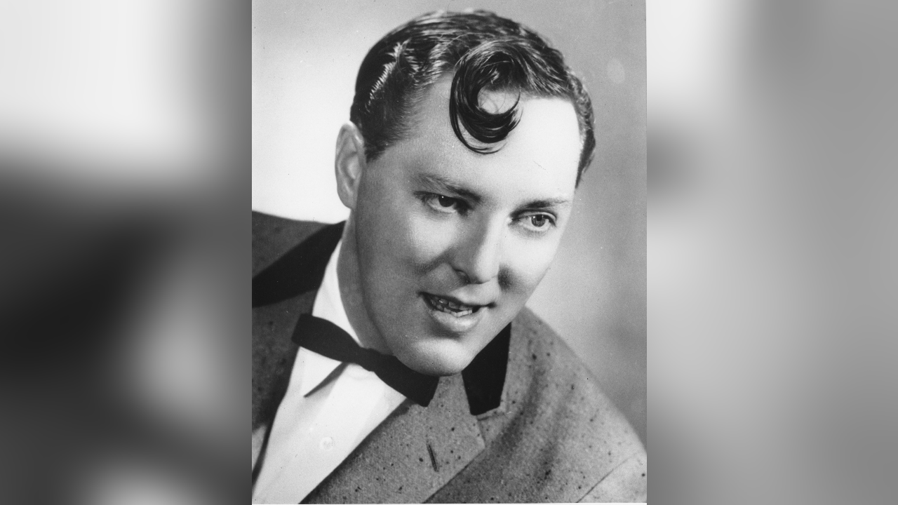 Коя е първата песен номер едно с китарно соло