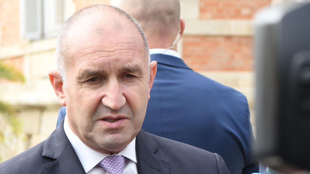Румен Радев наложи вета на част от измененията в Закона за ДАР и в Закона за СРС