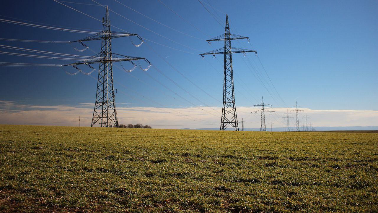 Токът за бизнеса поскъпва с 34% на седмична база