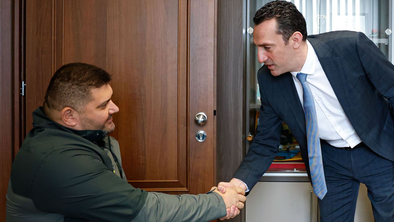 Министър Иван Пешев награди световния шампион Ружди Ружди