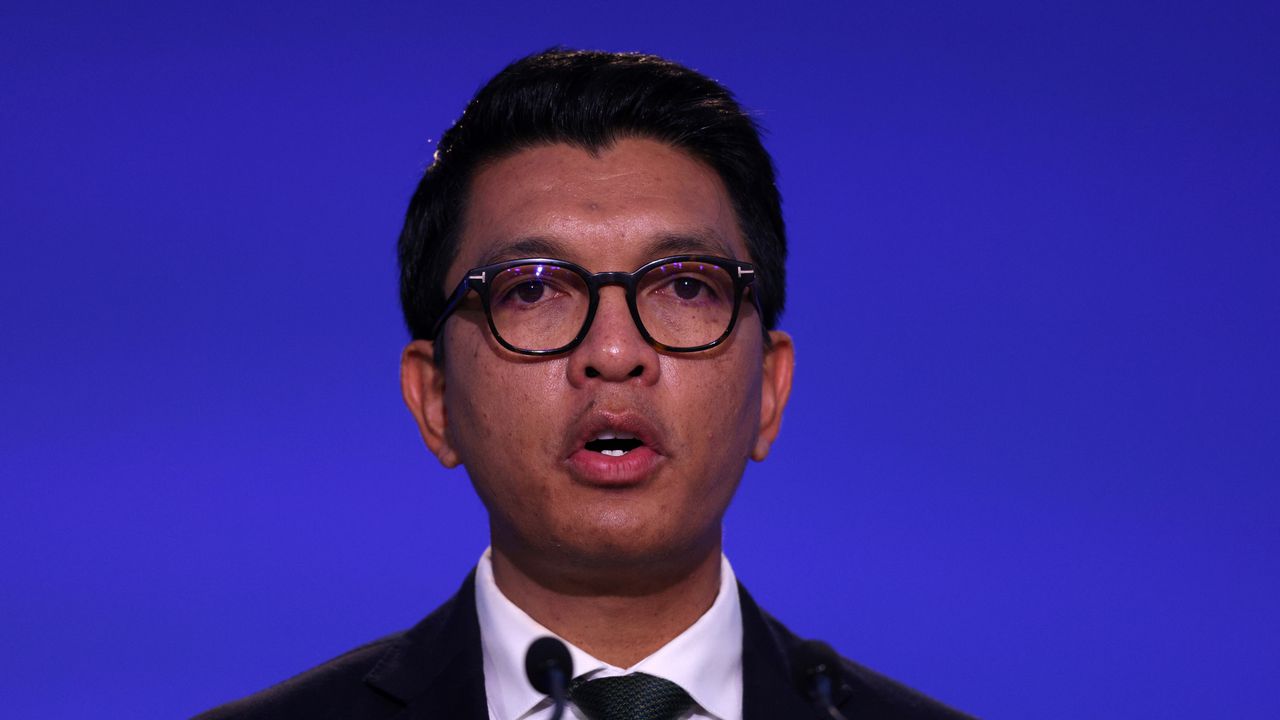 Президентът на Мадагаскар избяга от страната