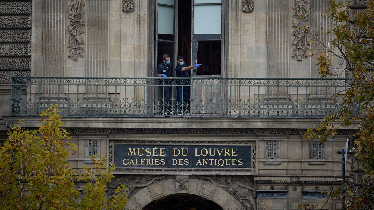 Френската полиция освободи под съдебен надзор жена, задържана за обира в Лувъра