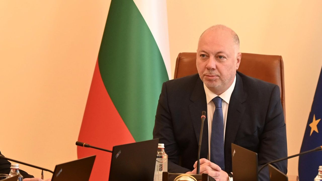 Министерски съвет се събра на извънредно заседание, внася Бюджет 2026 в НС още днес