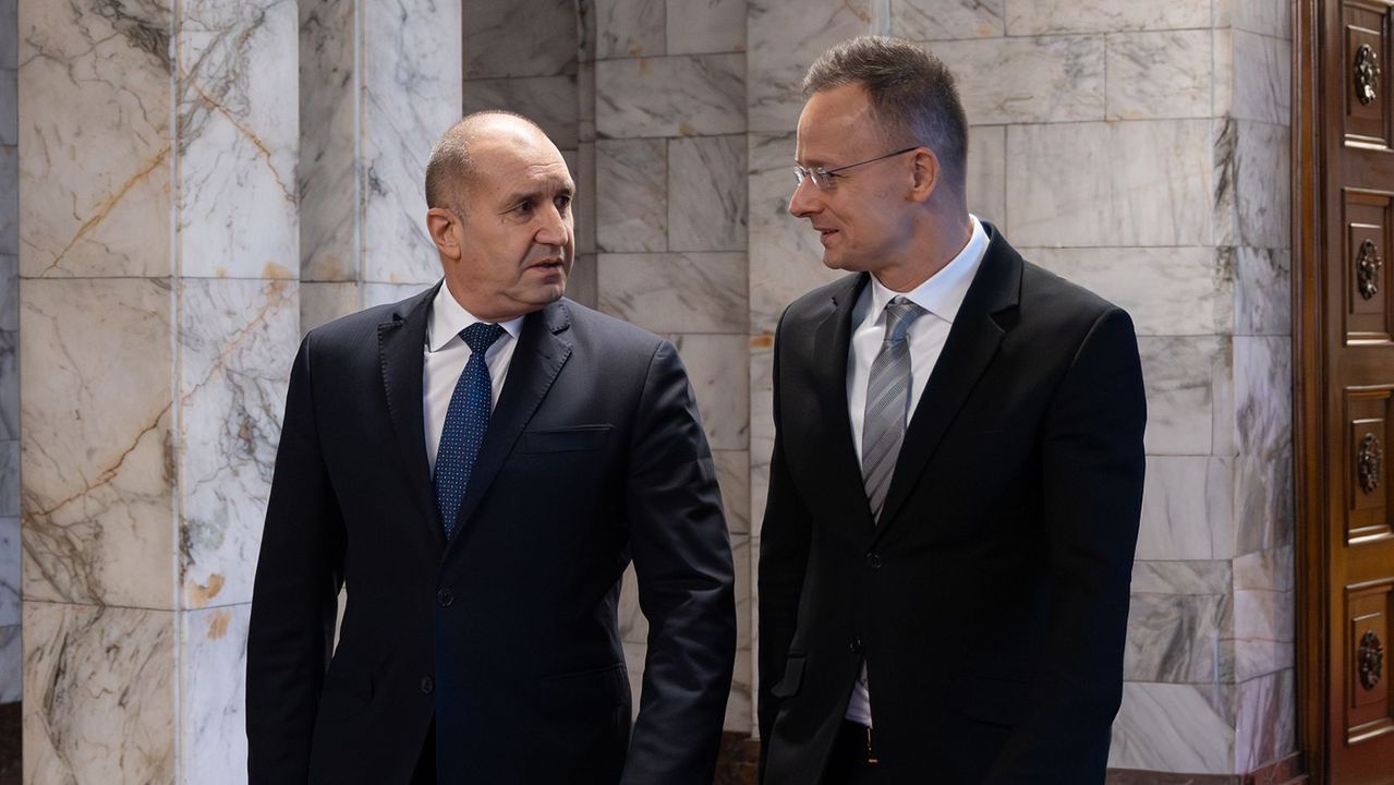 Президентът Радев проведе среща с външния министър на Унгария Петер Сиярто