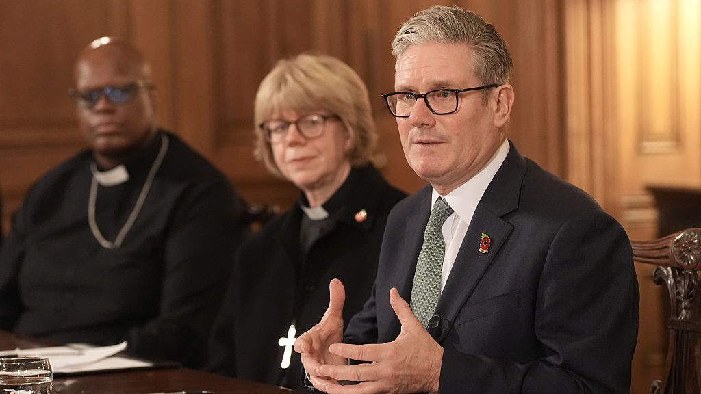 Стармър е напът да разяри британците: Планира сериозно вдигане на данъците, макар да бе обещал, че няма да го прави