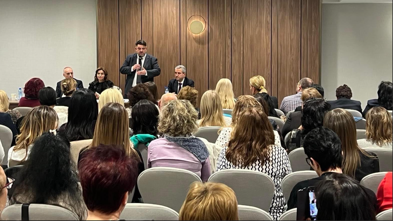 Вицепремиерът Зафиров поздрави служителите в АСП по време на годишната им среща в Пловдив